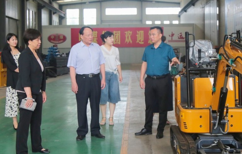 Тепло Приветствуем Руководителей Федерации Промышленности И Торговли Города Цзинин, Которые Посетят Китайскую Угольную Группу